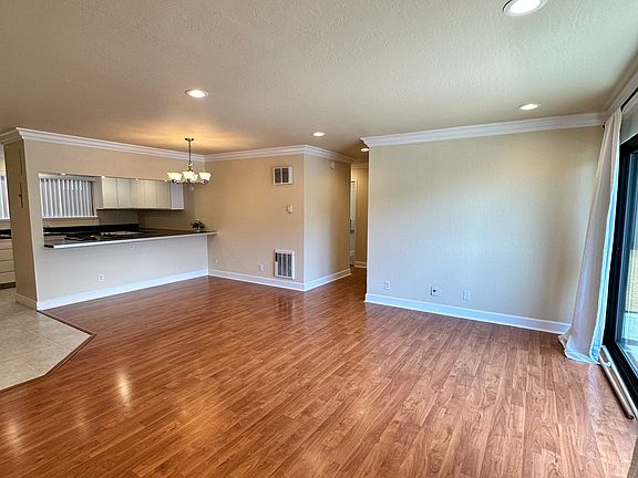 Living & dining area