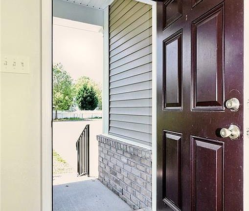 3rd image of 714 Daylily Ln