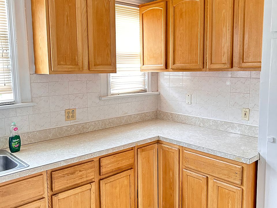 1st image of 185 Goldsmith Ave #2