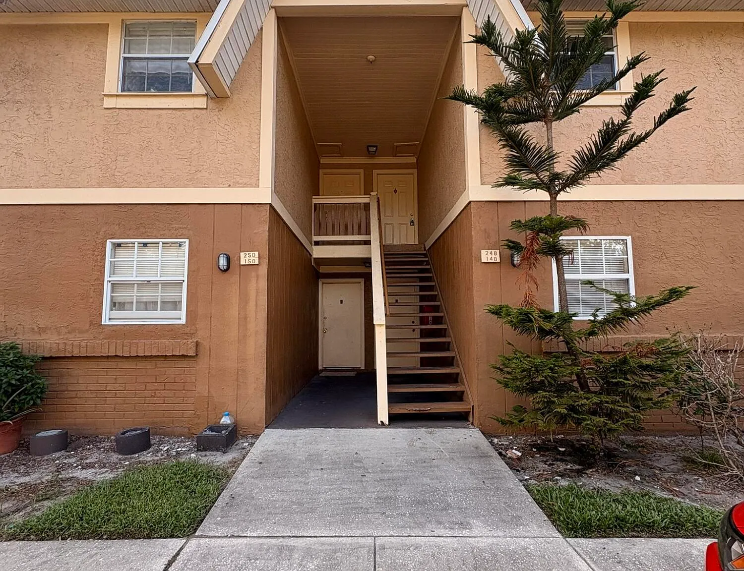 2 bed, 1.0 bath, 815 sqft, $1,290 — Photo 1