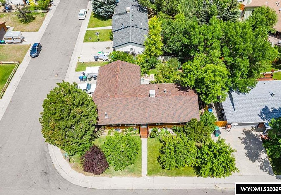 1st image of 415 Centennial Dr