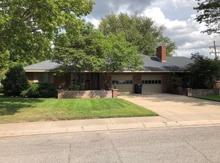 2310 Westminster Dr UNIT B, Hutchinson, KS 67502