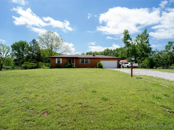 2009 Holly Rd, Claremore, OK 74017
