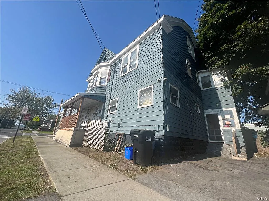 Building Photo - 902 Park St #201B