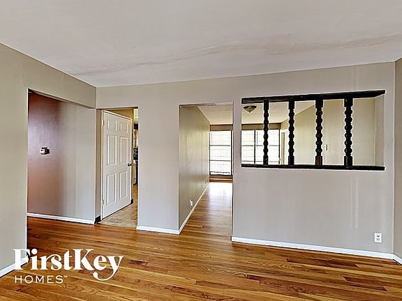 2nd image of 10338 Edgefield Dr