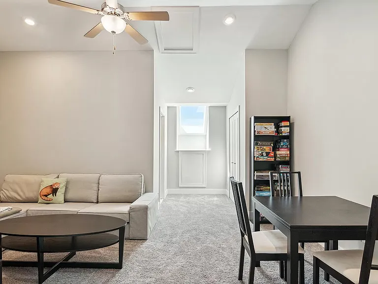 2535 W Towne St — Photo 21