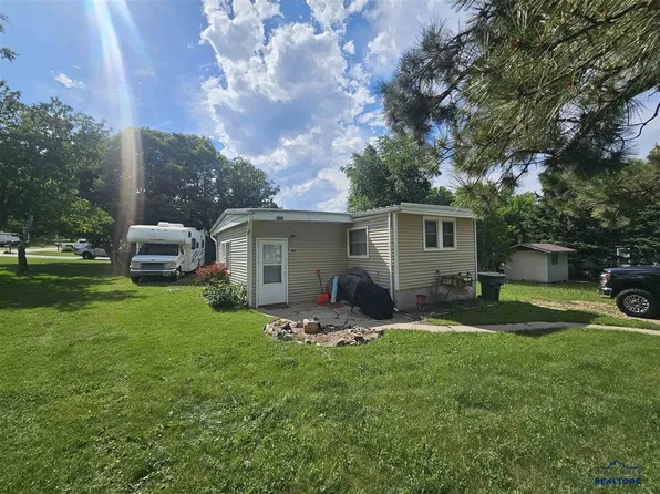 3235 Vanocker Dr, Sturgis, SD 57785