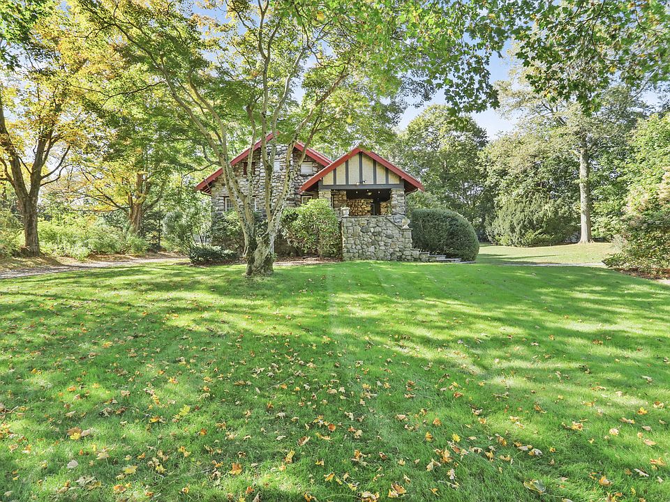 6 Douglas Dr Greenwich CT-print-021-020-021-4200x2800-300dpi.jpg