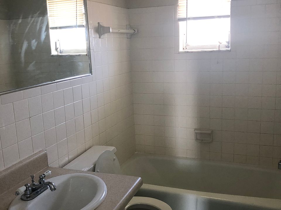 1st image of 702 N L St APT 1
