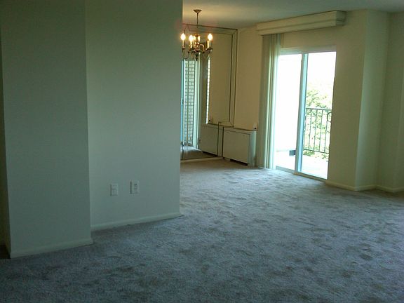 living room/dining room/balc