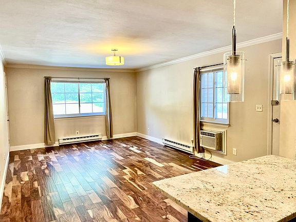 2nd image of 113 Fox Run Ln