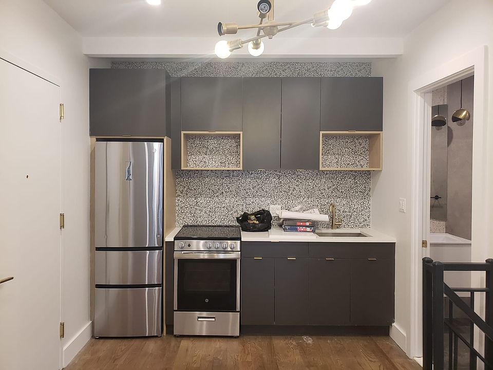 1st image of 484 Gates Ave #1R