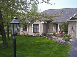 338 Country Woods Ln, Rochester, NY 14626