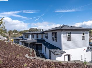15 Oak Knoll Ct, Petaluma, CA 94952