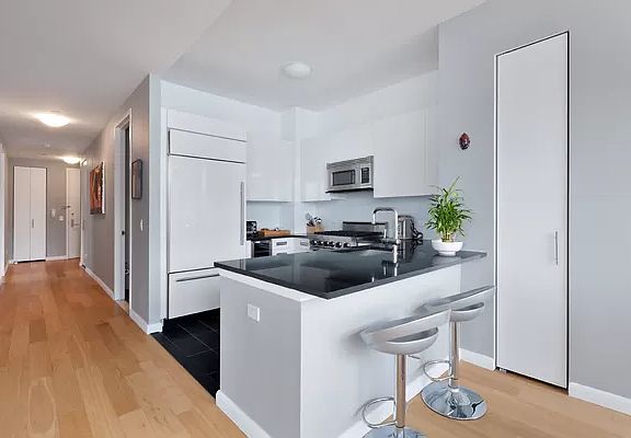 4th image of 4630 Center Blvd APT 904