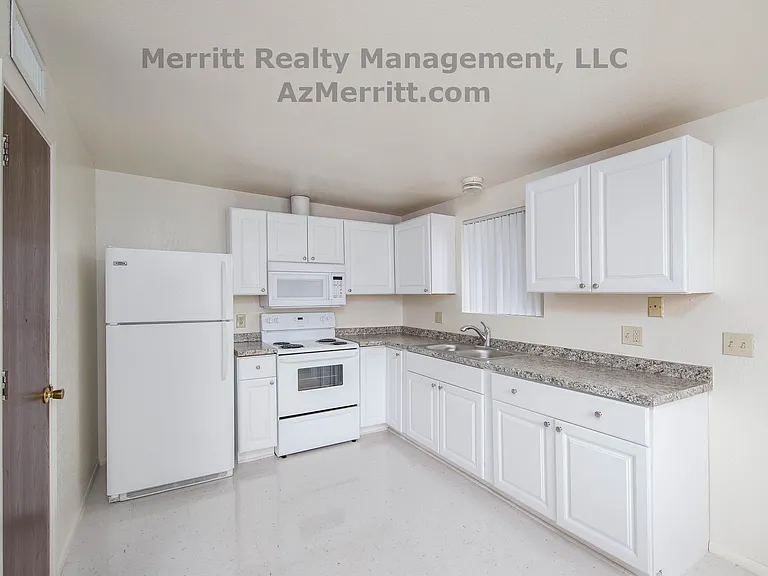 4407 E Edison St — Photo 1
