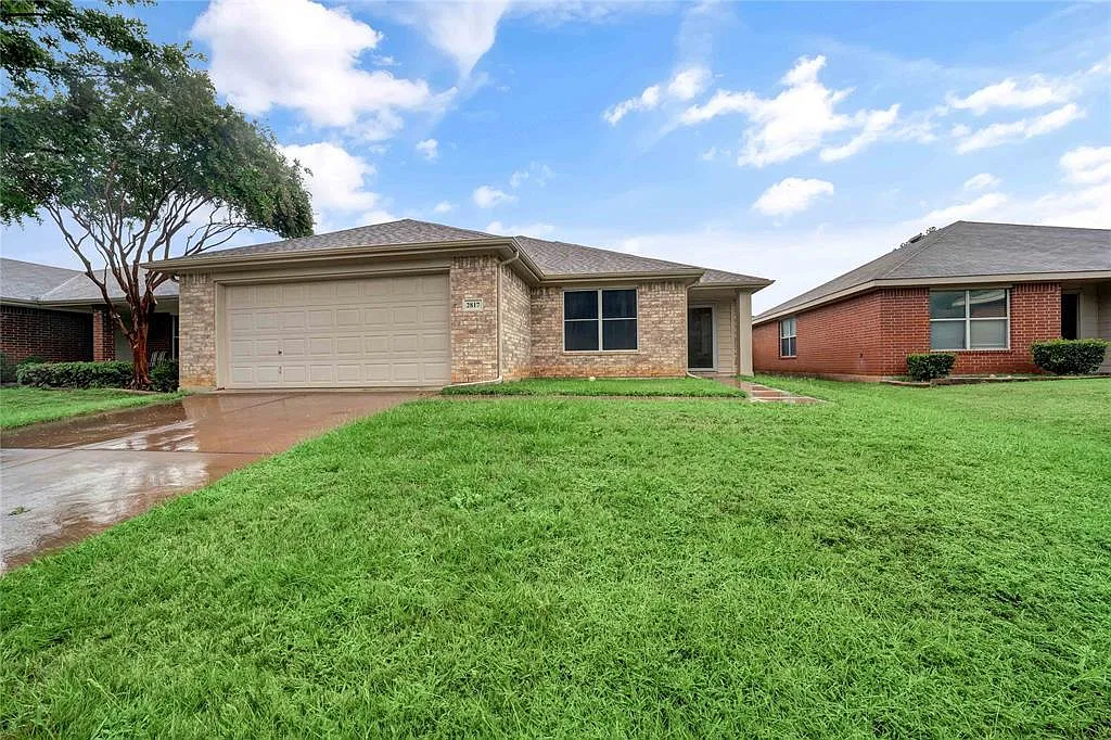 2817 Maegen Cir — Photo 1