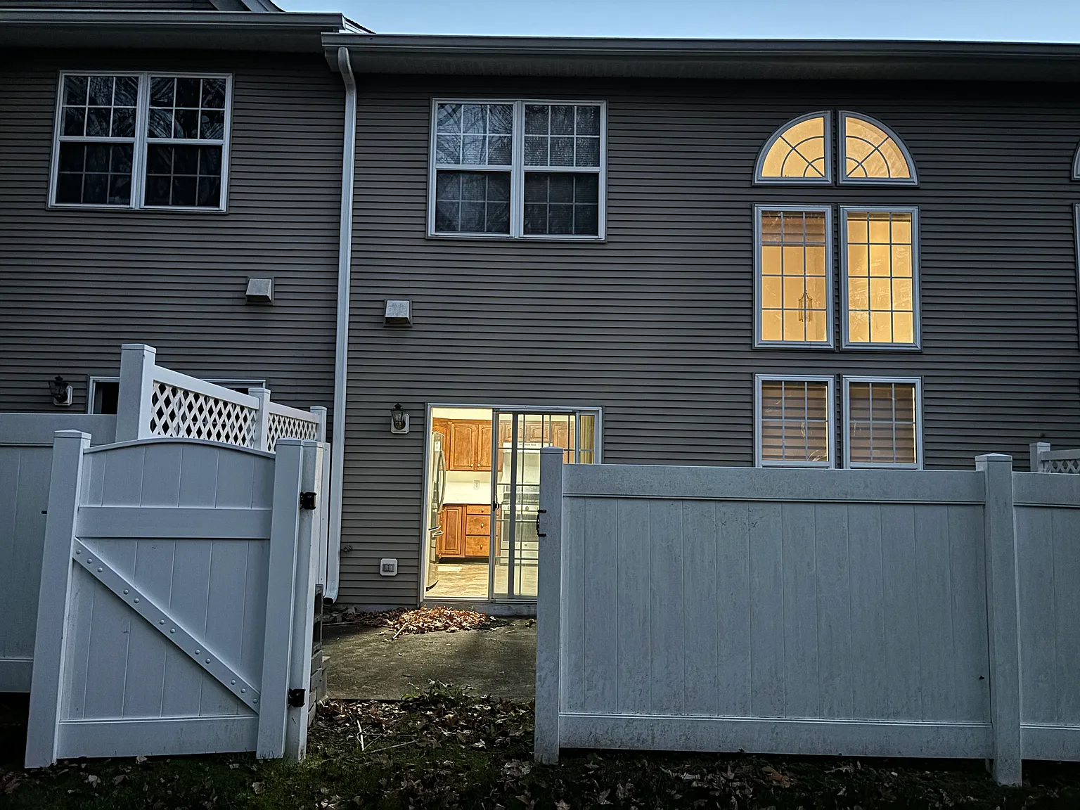 3 bed, 2.5 bath, 1924 sqft, $4,000 — Photo 4