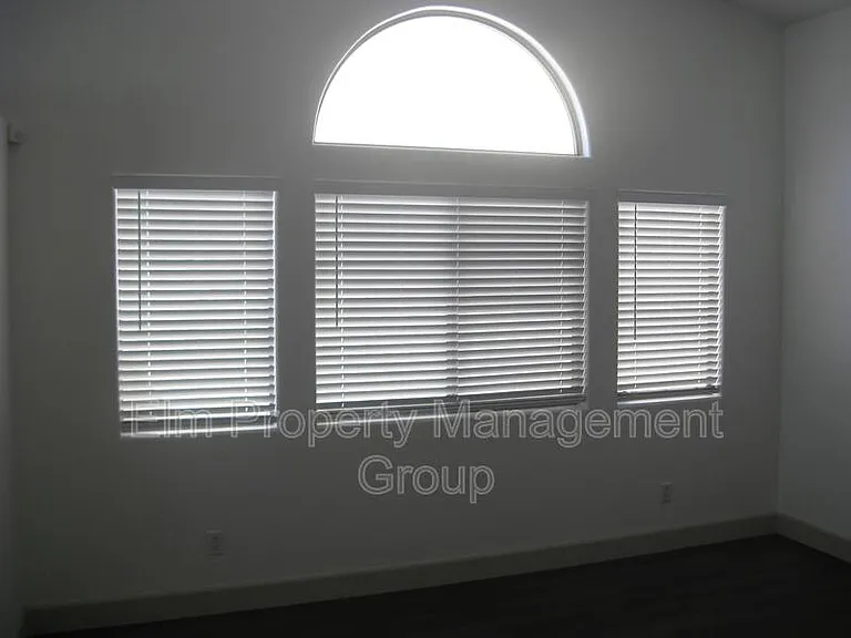 537 W Seneca Ridge Ave — Photo 6