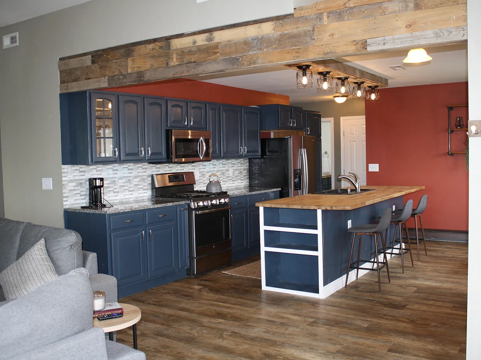 5 bed, 2892 sqft, $3,300 — Photo 3