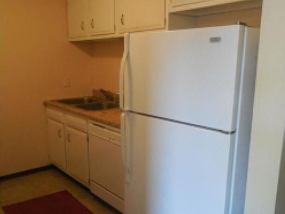 Kitchen with stove, refrigerator and dishwasher