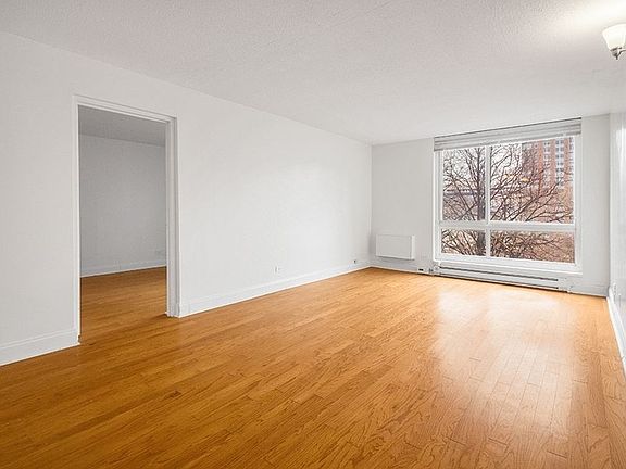 4th image of 510 Main St APT 436