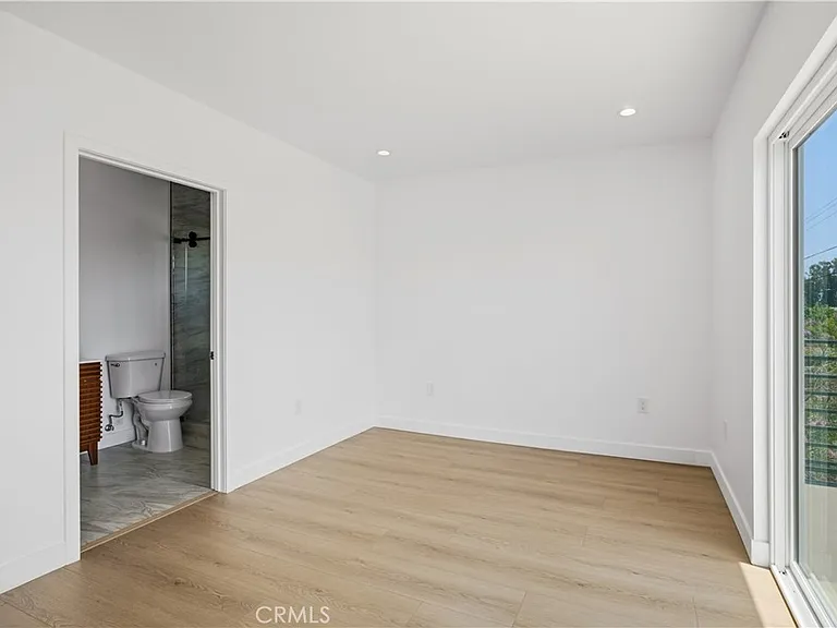 10051 Amestoy Ave — Photo 5