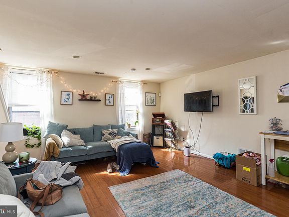 3rd image of 2105 Christian St #C