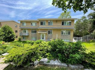 31 Cannon Rd #6, Toronto, ON M8Y 1R8
