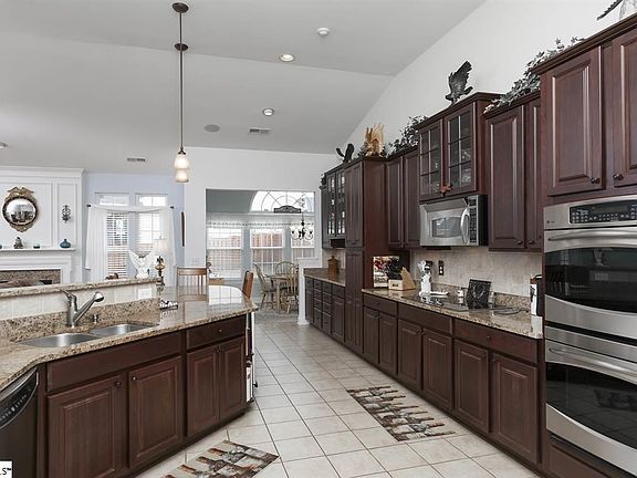 3rd image of 108 Meadow Rose Dr