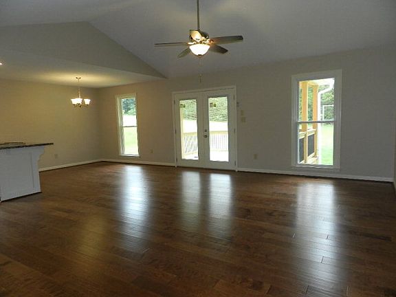 3rd image of 143 Beaver Creek Dr