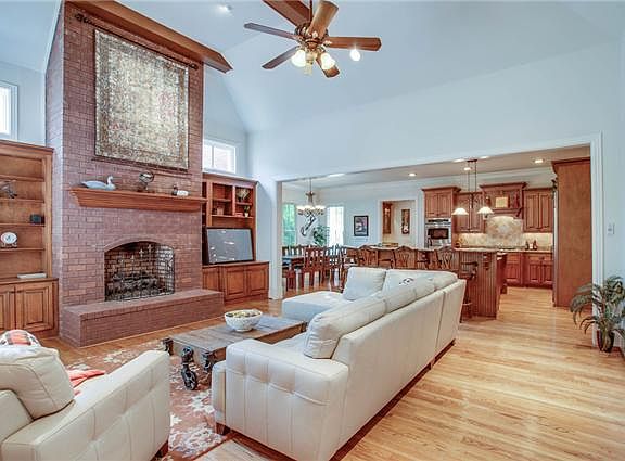 4th image of 620 Stonewater Blvd