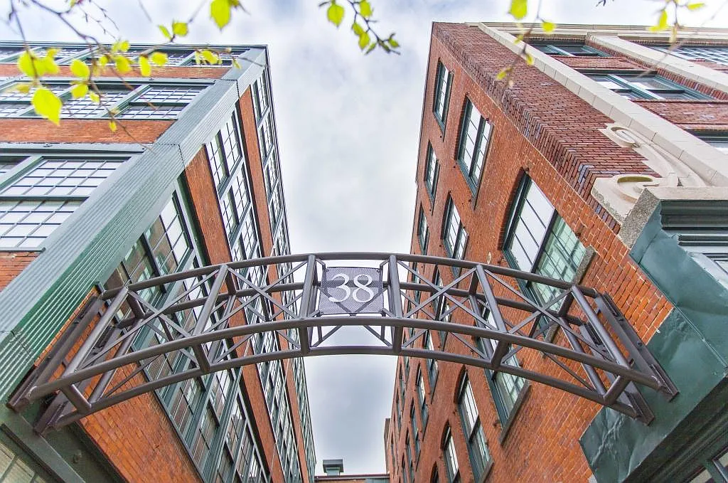 38 CROWN STREET — Photo 1