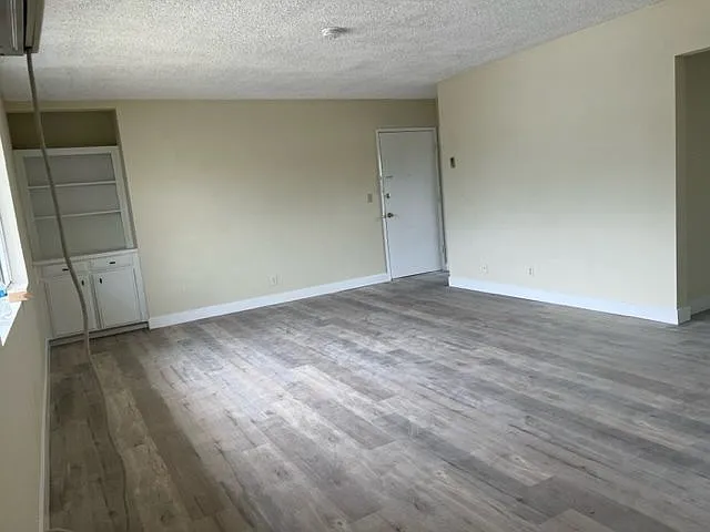 1821 Vine St — Photo 10