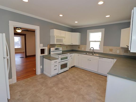 3rd image of 340 Cedar Dr