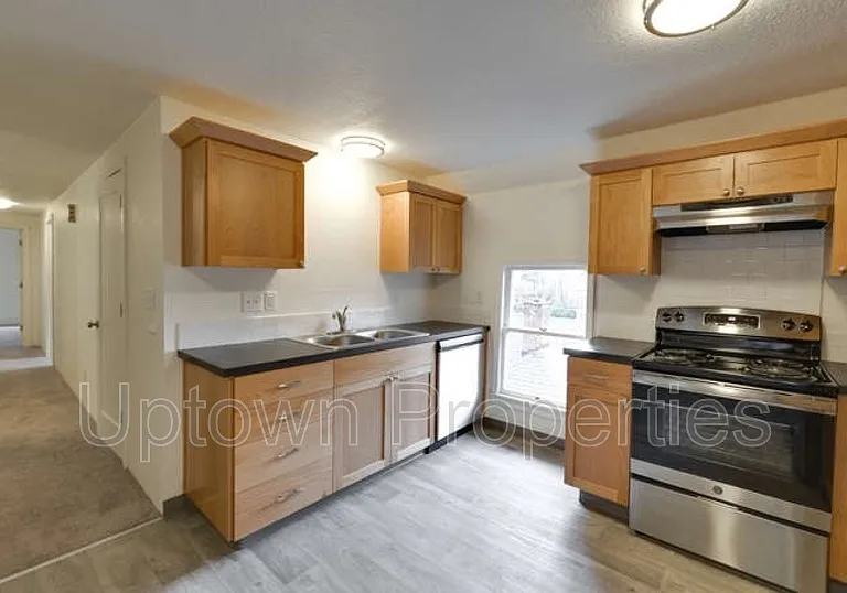 624 NW 22nd Ave #UPPER — Photo 3