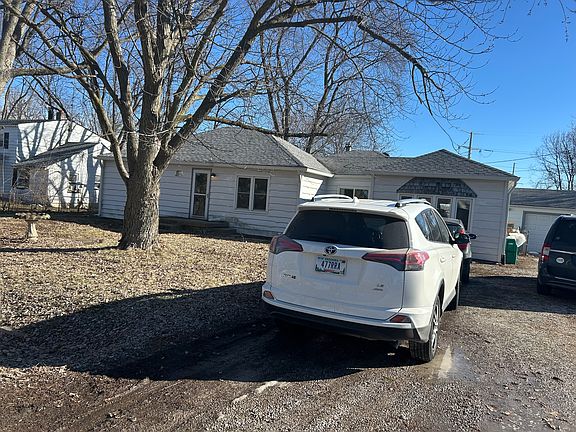 2nd image of 3101 Clover Dr