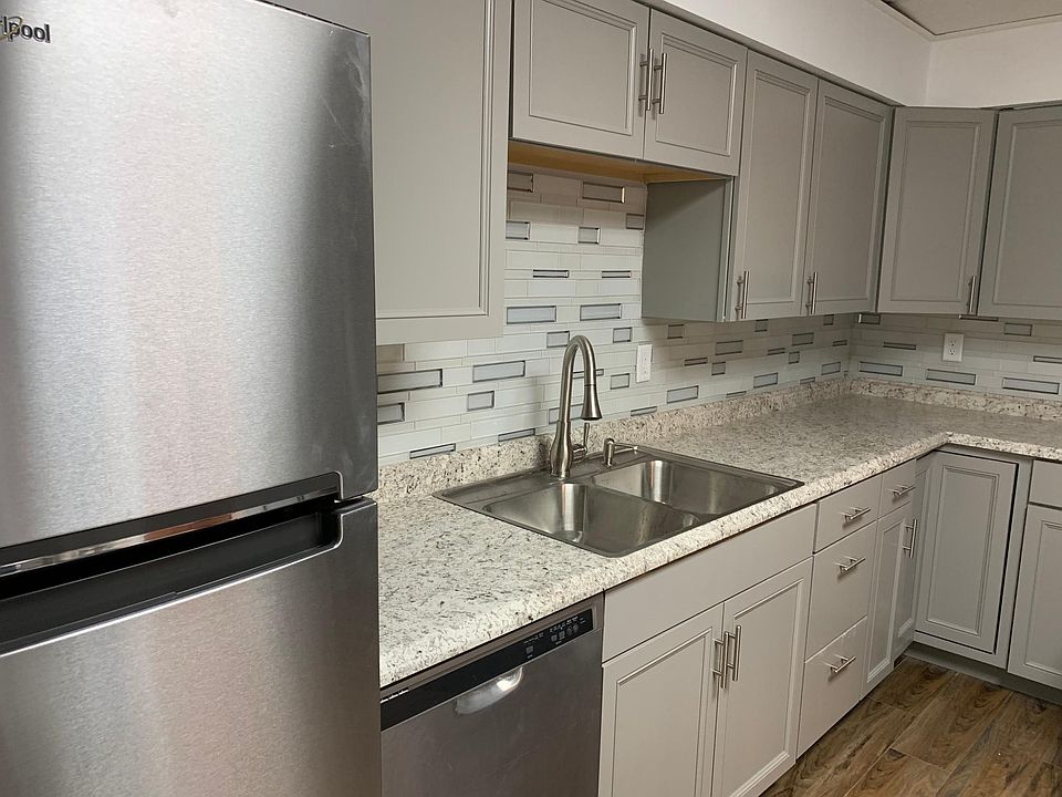Updated custom Kitchen with Stainless Steel Appliances!