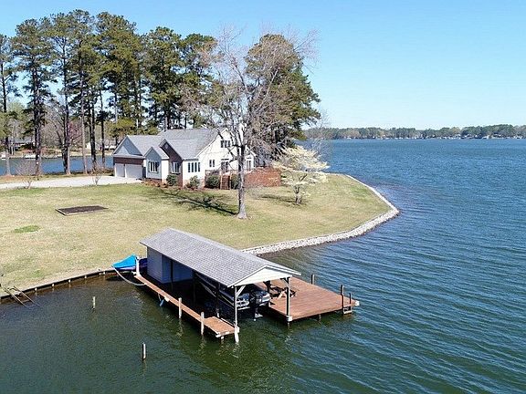 3rd image of 138 Gail Dr