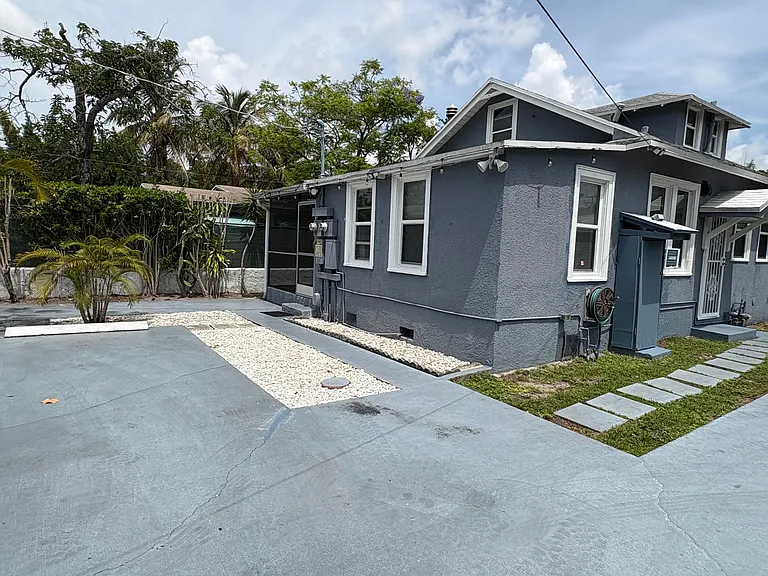 1912 Arthur St #B — Photo 2