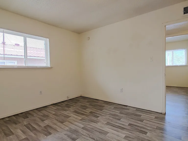 370 Atrisco Dr SW — Photo 6