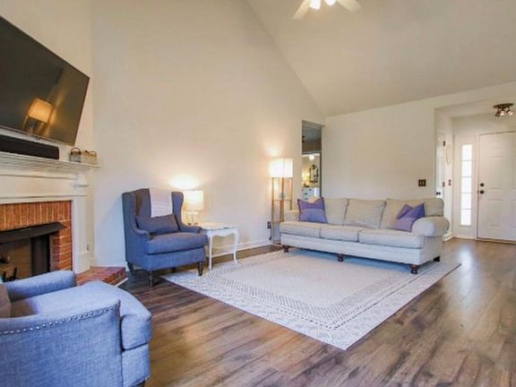 3rd image of 2605 Mercer Pl