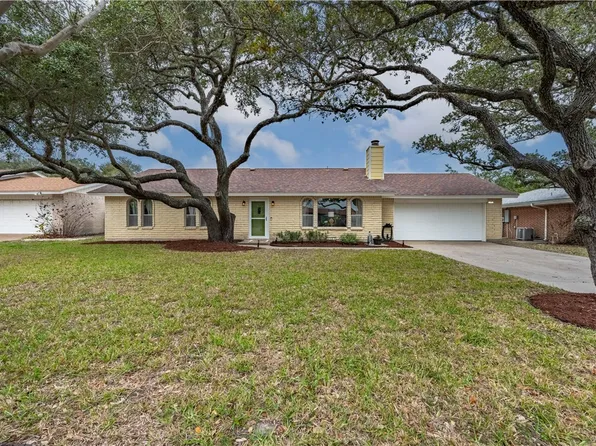 1202 S Paisano Dr, Rockport, TX 78382