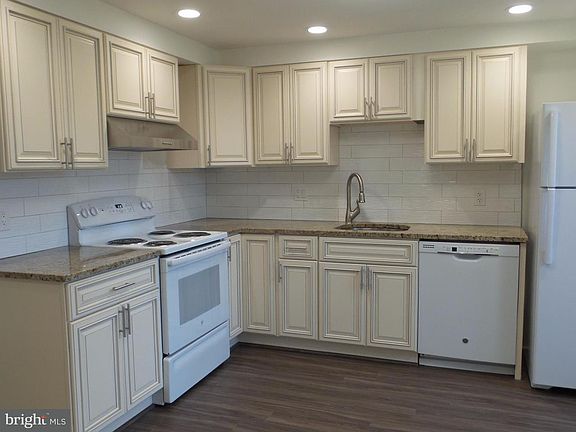 2nd image of 308 N Argonne Ave