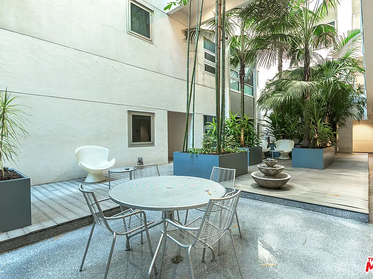 630 W 6th St #207 — Photo 36