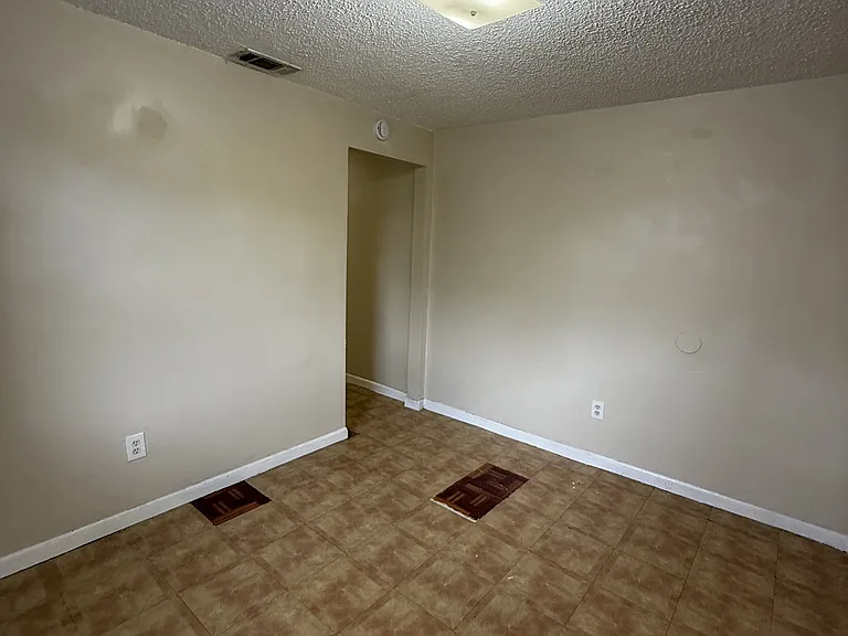 2911 E 33rd Ave #B — Photo 11