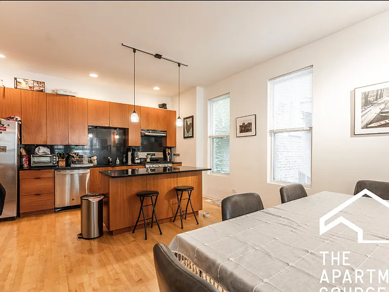 1409 N Wicker Park Ave — Photo 6