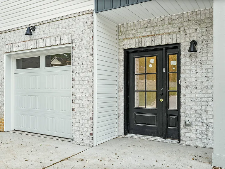 217 Cave St #4 — Photo 2