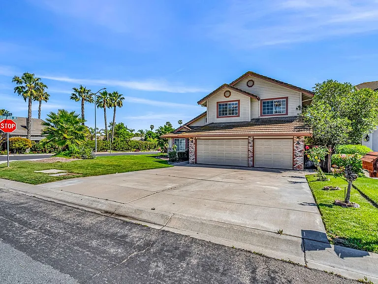 5650 Edgeview Dr — Photo 3