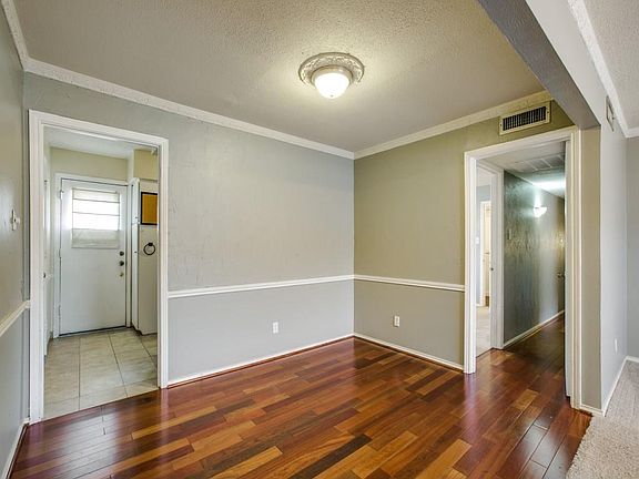 4th image of 5823 Sandhurst Ln #D
